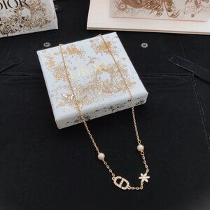 ✨✨Dior necklace✨